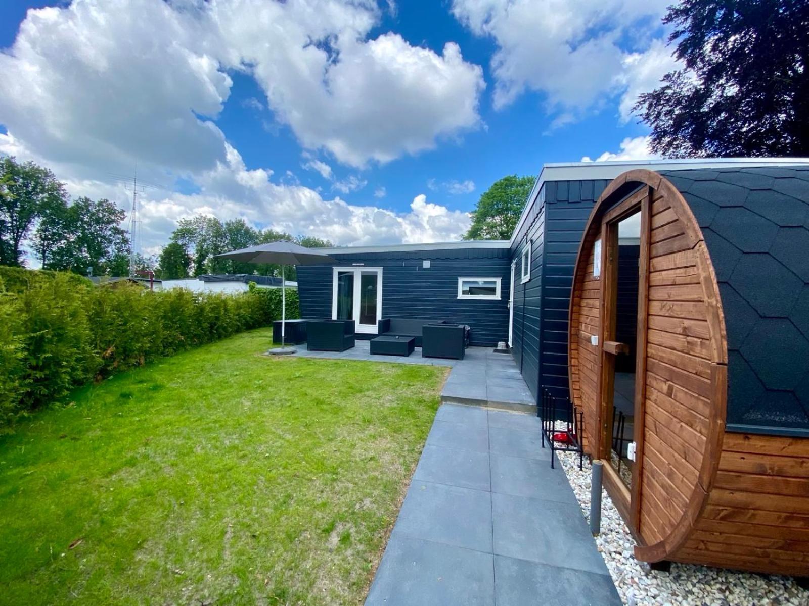 Veluwe Vakanties Chalets With Private Barrel Sauna - With Pool Bar And Restaurant Facilities In The Veluwe National Park Putten Bagian luar foto