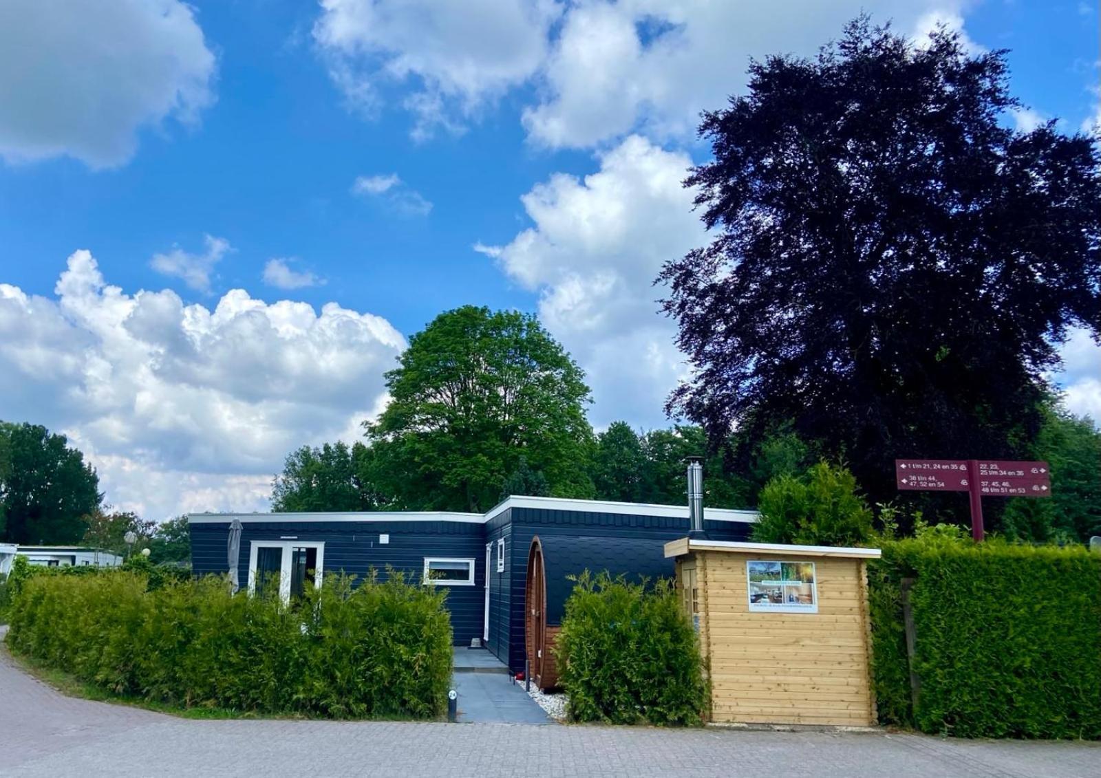 Veluwe Vakanties Chalets With Private Barrel Sauna - With Pool Bar And Restaurant Facilities In The Veluwe National Park Putten Bagian luar foto