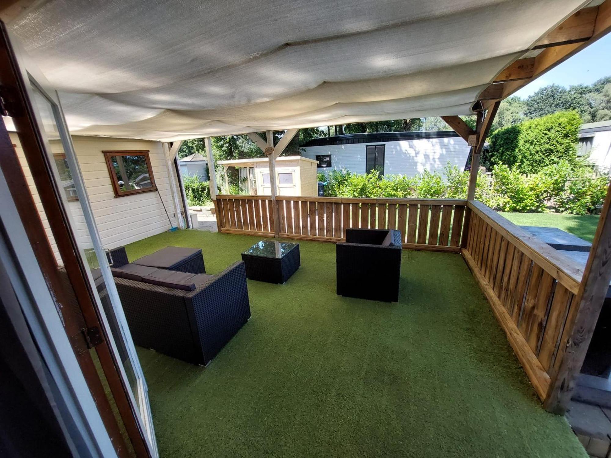 Veluwe Vakanties Chalets With Private Barrel Sauna - With Pool Bar And Restaurant Facilities In The Veluwe National Park Putten Ruang foto